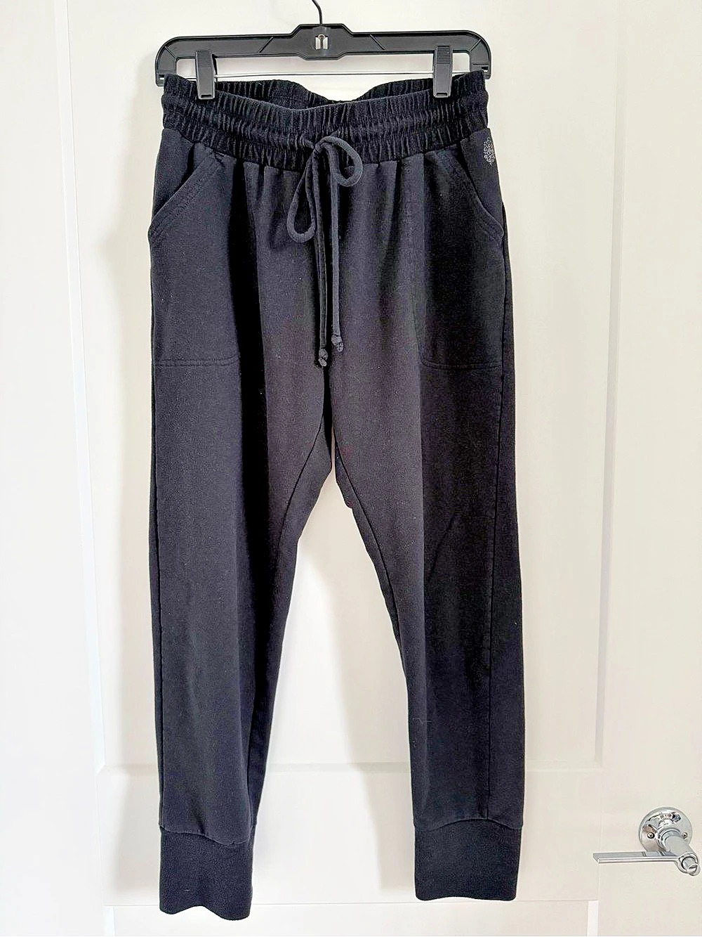 Free People FP Movement Sunny Skinny Jogger Pant in Black (Size L)